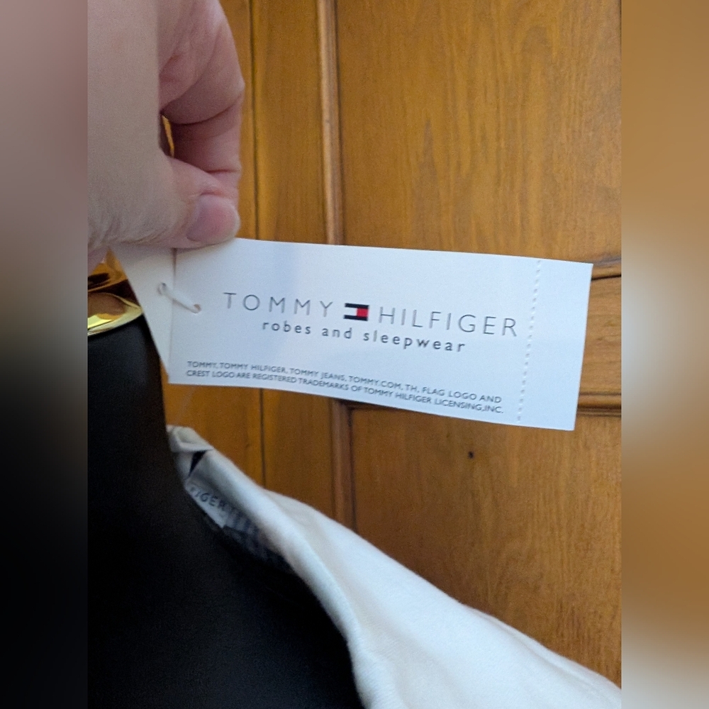 NWT Tommy Hilfiger Hooded Bathrobe - Picture 3 of 6